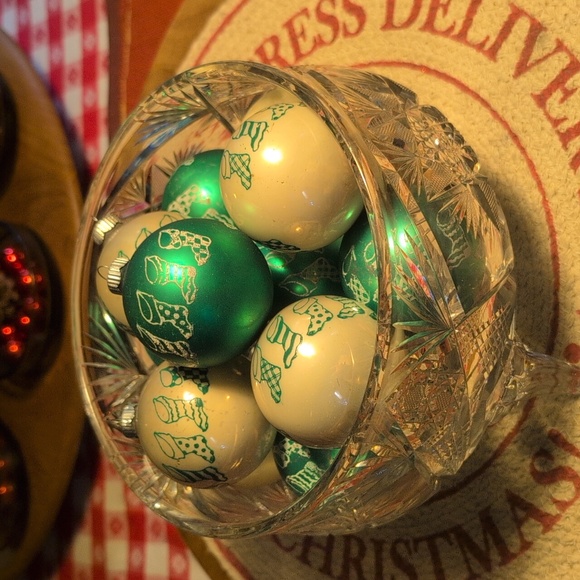 Antique Highly Faceted Hand Cut Lead Crystal Three Footed Bowl - Picture 10 of 10